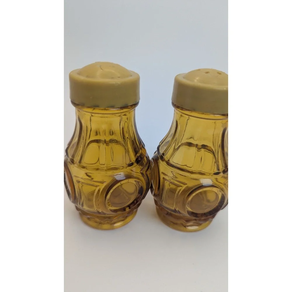 Vintage Amber Glass Salt Pepper Shakers‎ Thumbprint Ribbed MCM Retro Set 4 Inch